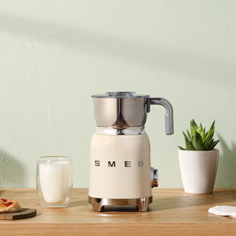 Кафемашини и кафеавтомати Уред за пяна Smeg MFF11CREU Крем