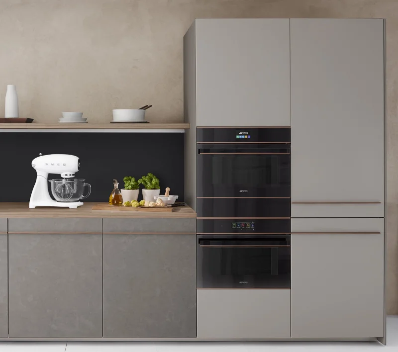 Хладилници с една врата Фурна и охладител Smeg SAB4604NR